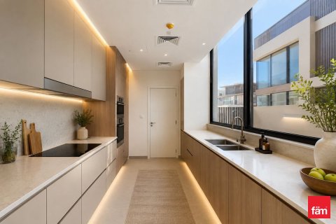 Villa in Dubai 5 bedrooms, 676.9 sq.m. № 111832 - photo 2