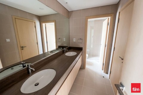 Villa in Dubai 4 bedrooms, 399.9 sq.m. № 111840 - photo 2