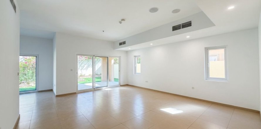 Villa in Dubai 4 bedrooms, 399.9 sq.m. № 111840