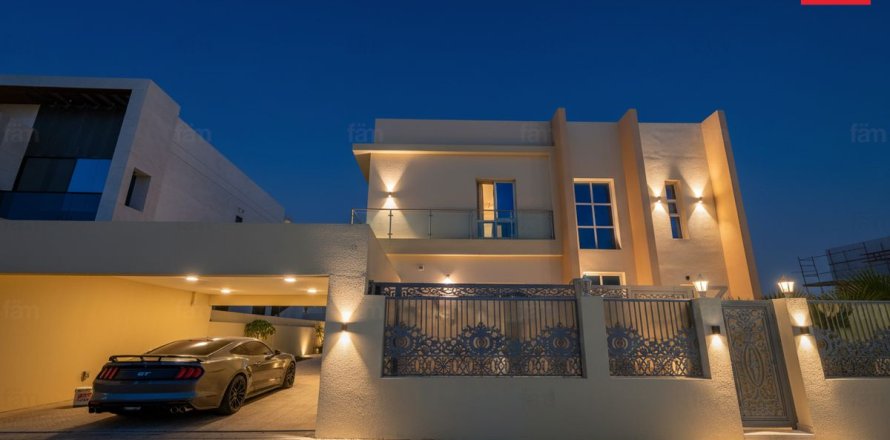 Villa in Dubai 6 bedrooms, 617.1 sq.m. № 111833