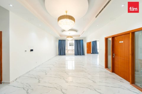 Villa in Dubai 6 bedrooms, 617.1 sq.m. № 111833 - photo 27