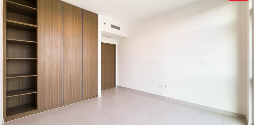 Квартира в Дубае, 2 спальни, 102.4м², № 71797