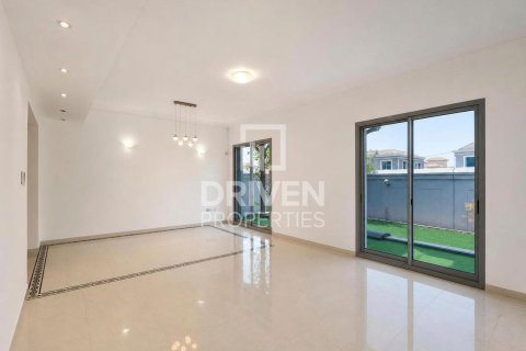 Villa in Falcon City of Wonders, Dubai 4 bedrooms, 324.05 sq.m. № 140550 - photo 2