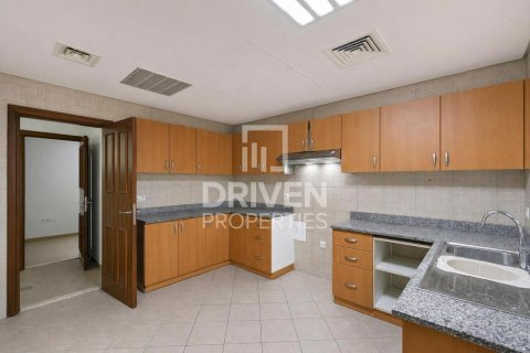Villa in Falcon City of Wonders, Dubai 4 bedrooms, 324.05 sq.m. № 140550 - photo 5