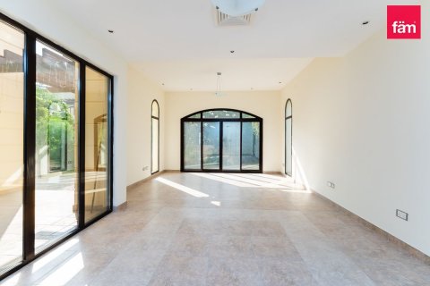 Villa à Dubai, 4 chambres, 390 m², № 95685 - photo 2