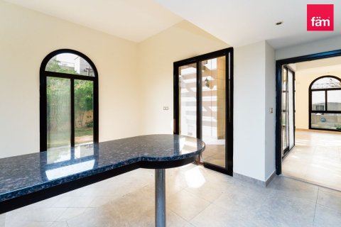 Villa à Dubai, 4 chambres, 390 m², № 95685 - photo 5