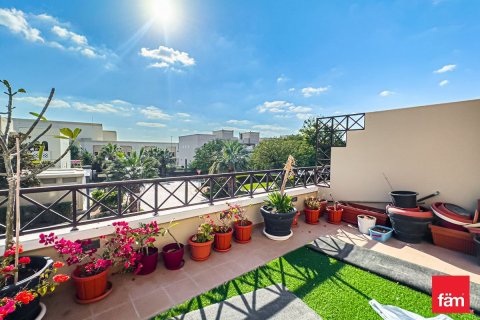 Снять в аренду таунхаус в Дубае: 4 спальни, 351.7м², № 47183 - фото 15