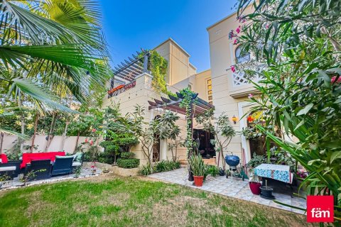 Снять в аренду таунхаус в Дубае: 4 спальни, 351.7м², № 47183 - фото 21