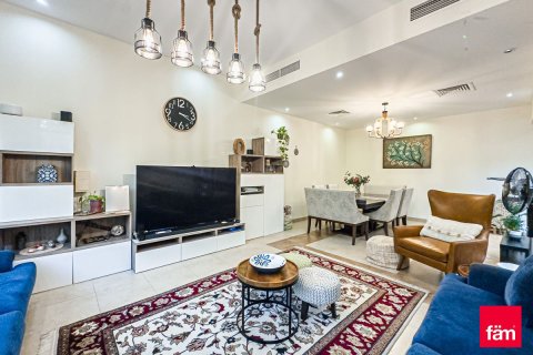 Снять в аренду таунхаус в Дубае: 4 спальни, 351.7м², № 47183 - фото 3
