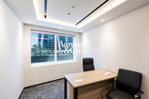 Oficina en Jumeirah Lake Towers, Dubai, 109 m², № 121160 - foto 9