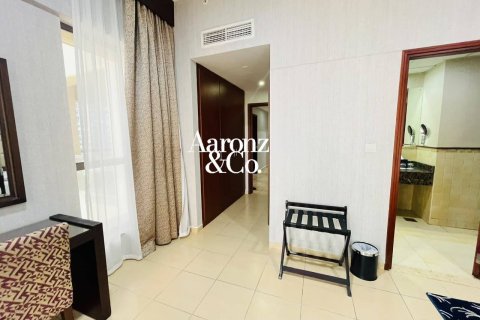 Hotel Apartment in Jumeirah Beach Residence, Dubai 2 bedrooms, 138 sq.m. № 121162 - photo 10