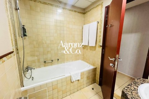 Hotel Apartment in Jumeirah Beach Residence, Dubai 2 bedrooms, 138 sq.m. № 121162 - photo 16