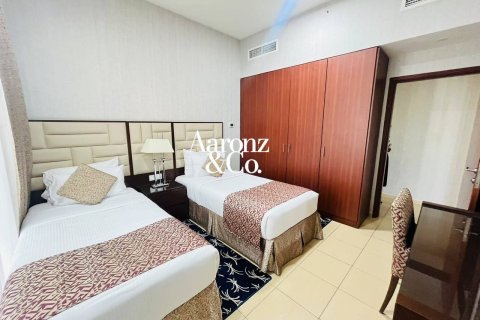 Hotel Apartment in Jumeirah Beach Residence, Dubai 2 bedrooms, 138 sq.m. № 121162 - photo 2