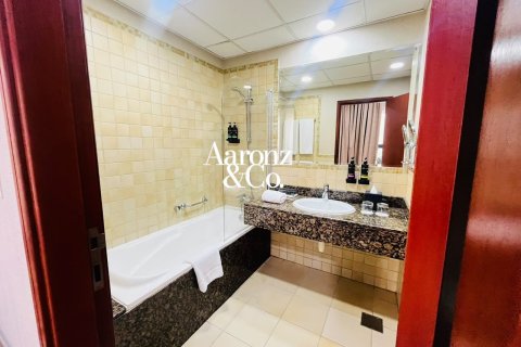 Hotel Apartment in Jumeirah Beach Residence, Dubai 2 bedrooms, 138 sq.m. № 121162 - photo 17