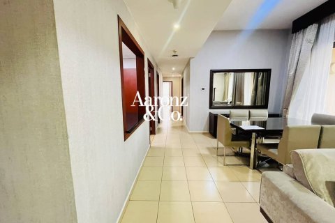 Hotel Apartment in Jumeirah Beach Residence, Dubai 2 bedrooms, 138 sq.m. № 121162 - photo 8