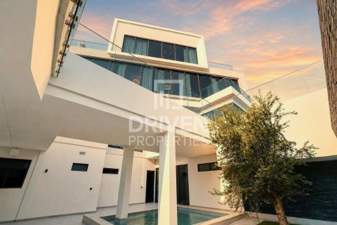 Villa à Umm Suqeim, Dubai, 5 chambres, 594.58 m², № 125156 - photo 2