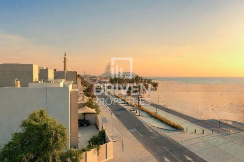 Villa à Umm Suqeim, Dubai, 5 chambres, 594.58 m², № 125156 - photo 3