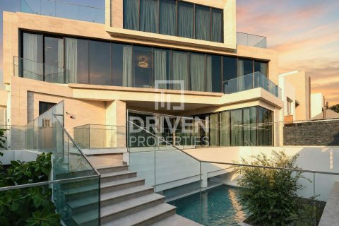 Villa à Umm Suqeim, Dubai, 5 chambres, 594.58 m², № 125156