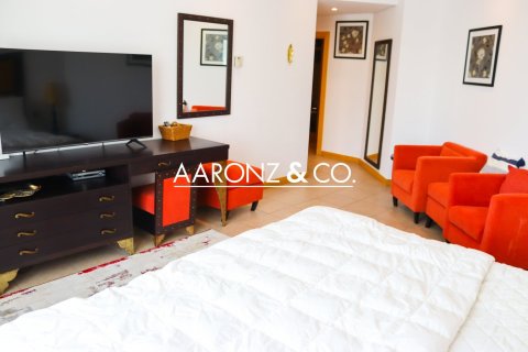 Снять в аренду квартиру в Пальме Джумейре, Дубай: 3 спальни, 206м², № 93024 - фото 9