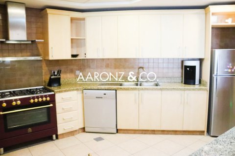 Снять в аренду квартиру в Пальме Джумейре, Дубай: 3 спальни, 206м², № 93024 - фото 30