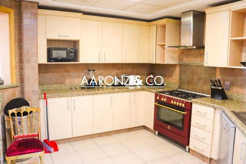 Снять в аренду квартиру в Пальме Джумейре, Дубай: 3 спальни, 206м², № 93024 - фото 28