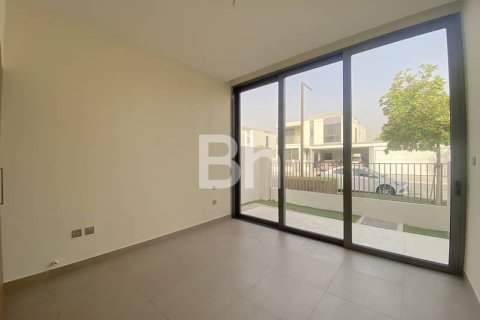 Снять в аренду виллу в Дубай Хилс Эстейт, Дубай: 4 спальни, 328м², № 23345 - фото 2