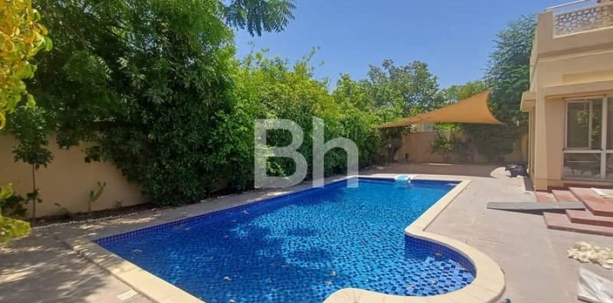 Вилла в Дубае, 6 спален, 633м², № 23346