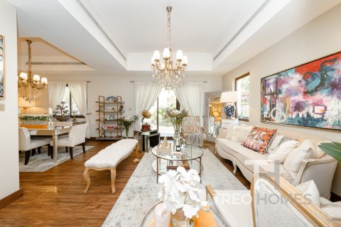 Villa in Reem, Dubai 3 bedrooms, 240 sq.m. № 16803 - photo 6