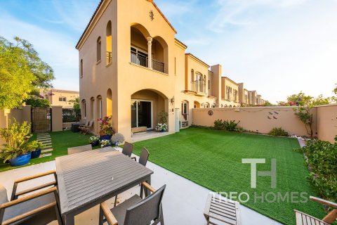 Townhouse in Bella Casa, Serena, Dubai 3 bedrooms, 287 sq.m. № 16804 - photo 1