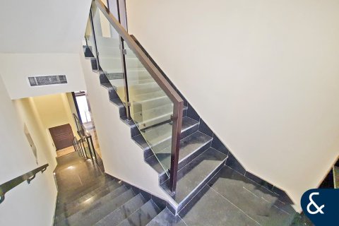 Снять в аренду таунхаус в Джумейра Вилладж Серкл, Дубай: 4 спальни, 316м², № 79077 - фото 17