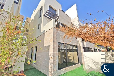 Снять в аренду таунхаус в Джумейра Вилладж Серкл, Дубай: 4 спальни, 316м², № 79077 - фото 1