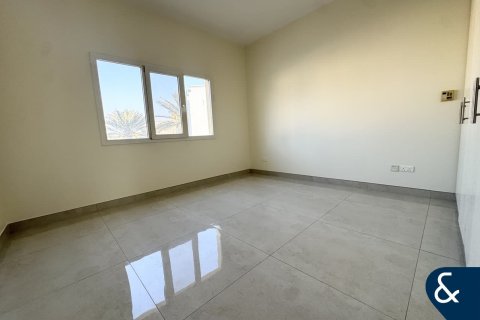 Снять в аренду виллу в Meadows, Дубай: 4 спальни, 947м², № 79082 - фото 9