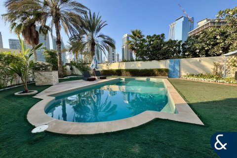 Снять в аренду виллу в Meadows, Дубай: 4 спальни, 947м², № 79082 - фото 2