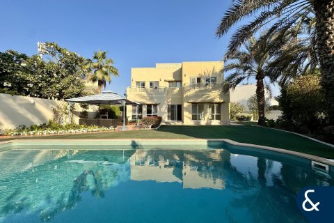 Снять в аренду виллу в Meadows, Дубай: 4 спальни, 947м², № 79082 - фото 1