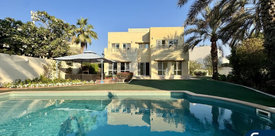 Вилла в Meadows, Дубай, 4 спальни, 947м², № 79082