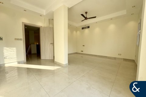 Снять в аренду виллу в Meadows, Дубай: 4 спальни, 947м², № 79082 - фото 6