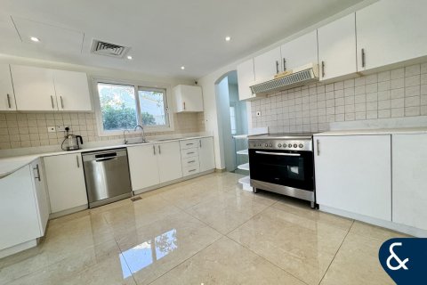 Снять в аренду виллу в Meadows, Дубай: 4 спальни, 947м², № 79082 - фото 3