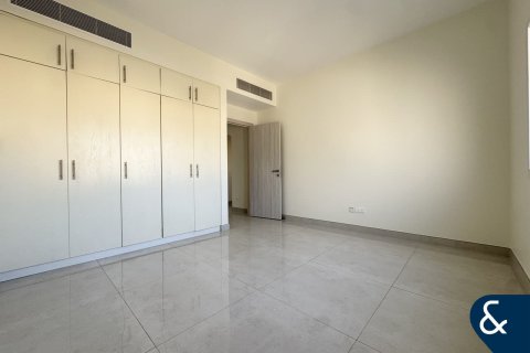 Снять в аренду виллу в Meadows, Дубай: 4 спальни, 947м², № 79082 - фото 11