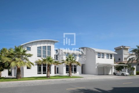 Villa in Palm Jumeirah, Dubai 6 bedrooms, 650 sq.m. № 86205