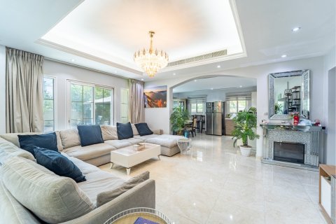 Villa in Jumeirah Village Triangle, Dubai 5 bedrooms, 399 sq.m. № 134076 - photo 16