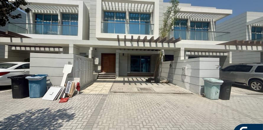 Adosado en Al Furjan, Dubai, 4 dormitorios, 302 m², № 88537