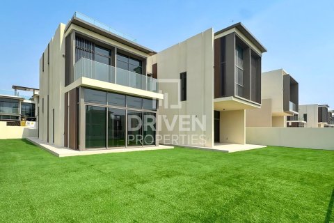 Villa in Golf Place, Dubai Hills Estate, Dubai 4 bedrooms, 501 sq.m. № 65053 - photo 1