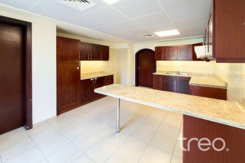 Снять в аренду виллу в Арабиан Ранчес, Дубай: 3 спальни, 253.44м², № 119823 - фото 17