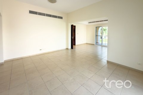 Снять в аренду виллу в Арабиан Ранчес, Дубай: 3 спальни, 253.44м², № 119823 - фото 14