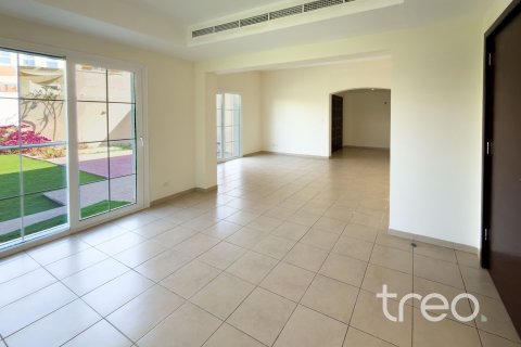 Снять в аренду виллу в Арабиан Ранчес, Дубай: 3 спальни, 253.44м², № 119823 - фото 16