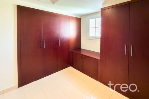 Снять в аренду виллу в Арабиан Ранчес, Дубай: 3 спальни, 253.44м², № 119823 - фото 7