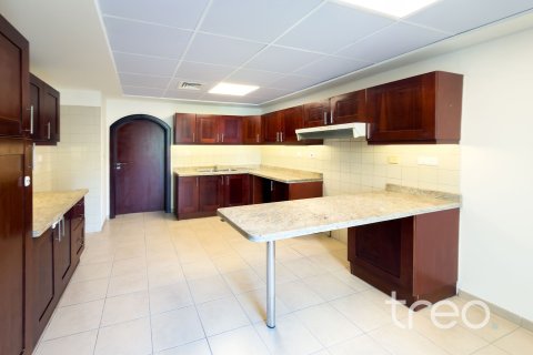 Снять в аренду виллу в Арабиан Ранчес, Дубай: 3 спальни, 253.44м², № 119823 - фото 19