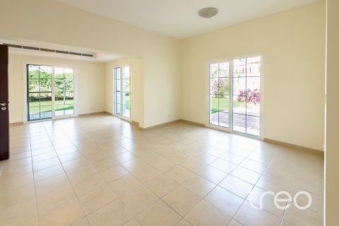Снять в аренду виллу в Арабиан Ранчес, Дубай: 3 спальни, 253.44м², № 119823 - фото 15