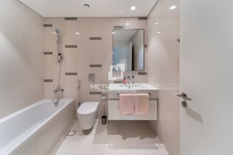 Apartment in EMAAR Beachfront, Dubai Harbour, Dubai 2 bedrooms, 106 sq.m. № 8711 - photo 24