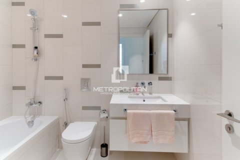 Apartment in EMAAR Beachfront, Dubai Harbour, Dubai 2 bedrooms, 106 sq.m. № 8711 - photo 25